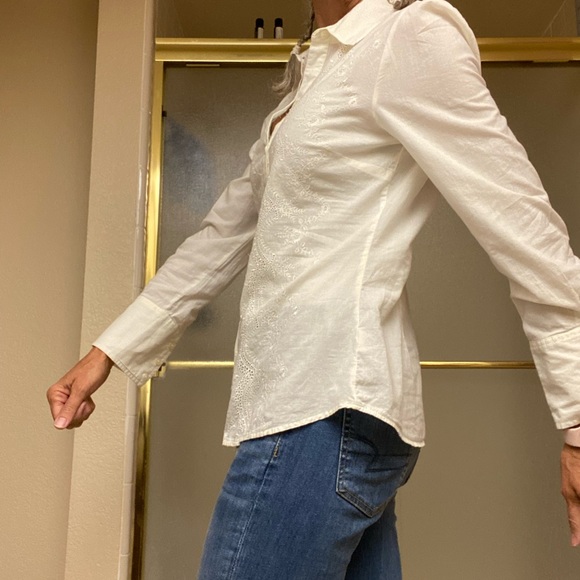 Beautiful Embroidered Eyelet blouse - Picture 2 of 9